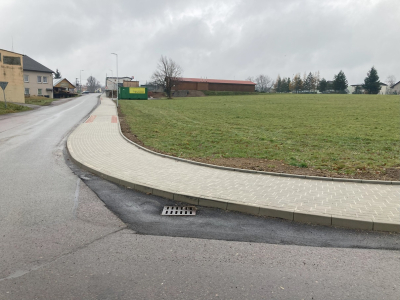 Mistrovice Nad Suticí - přístupový chodník