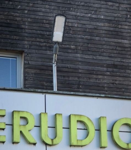 Vybudování osvětlení prostoru před vchodem školy a vybudování sprchového boxu